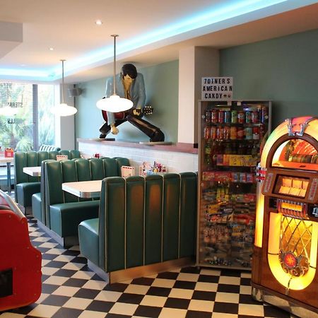7Hotel Diner Halstead  Екстериор снимка