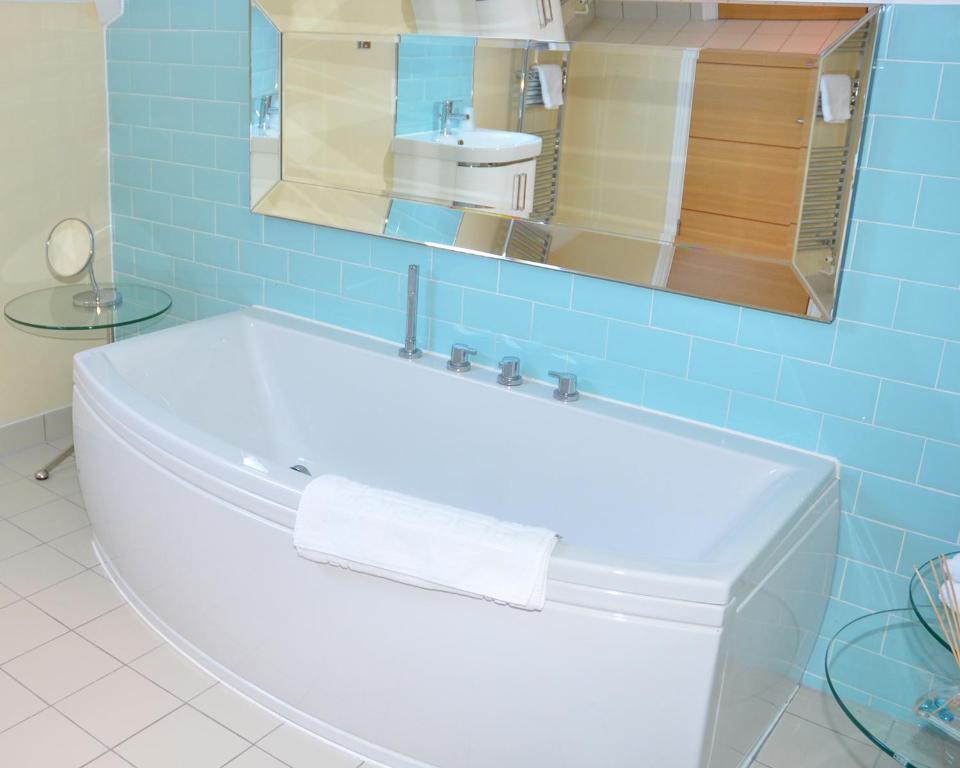 7Hotel Diner Halstead  Екстериор снимка