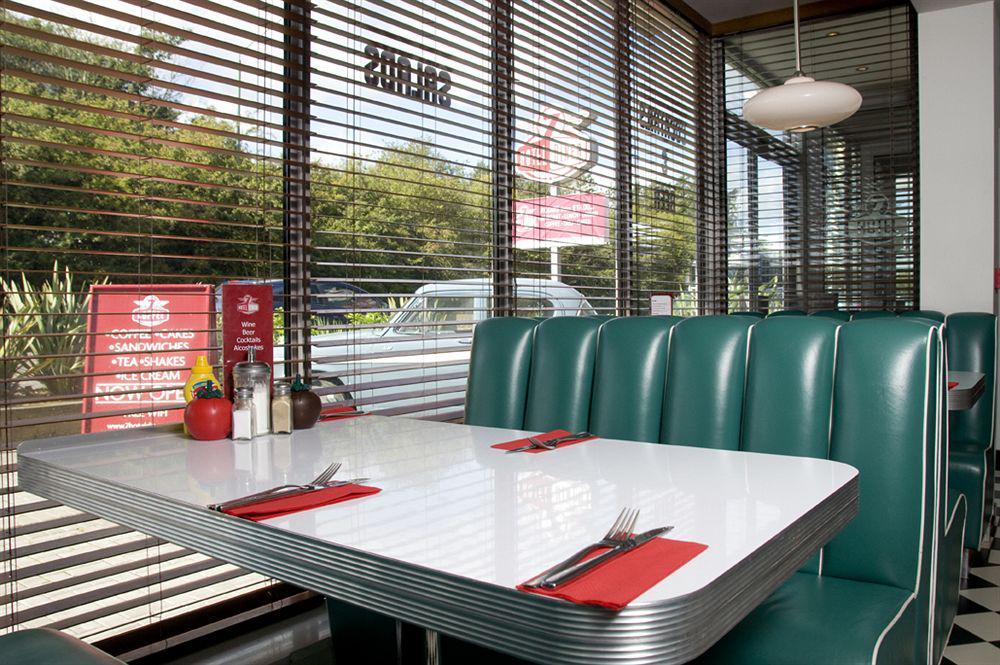 7Hotel Diner Halstead  Екстериор снимка