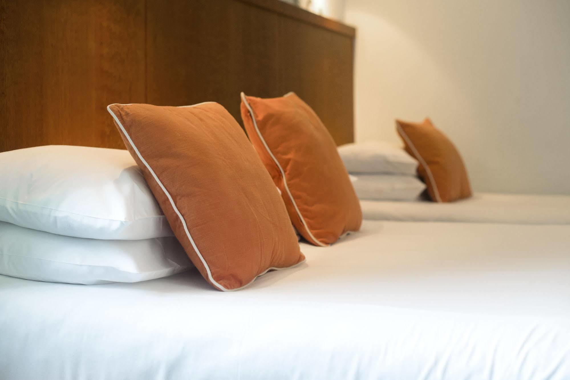 7Hotel Diner Halstead  Екстериор снимка