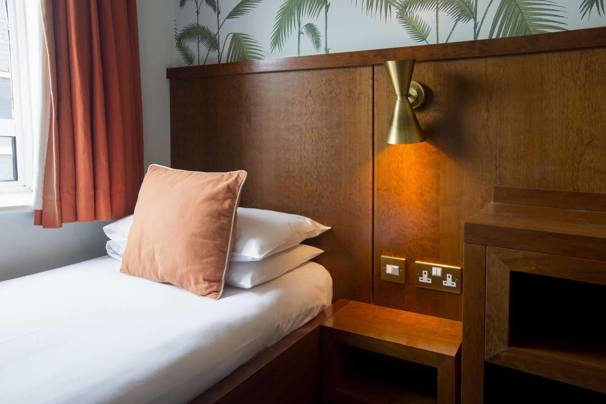 7Hotel Diner Halstead  Екстериор снимка