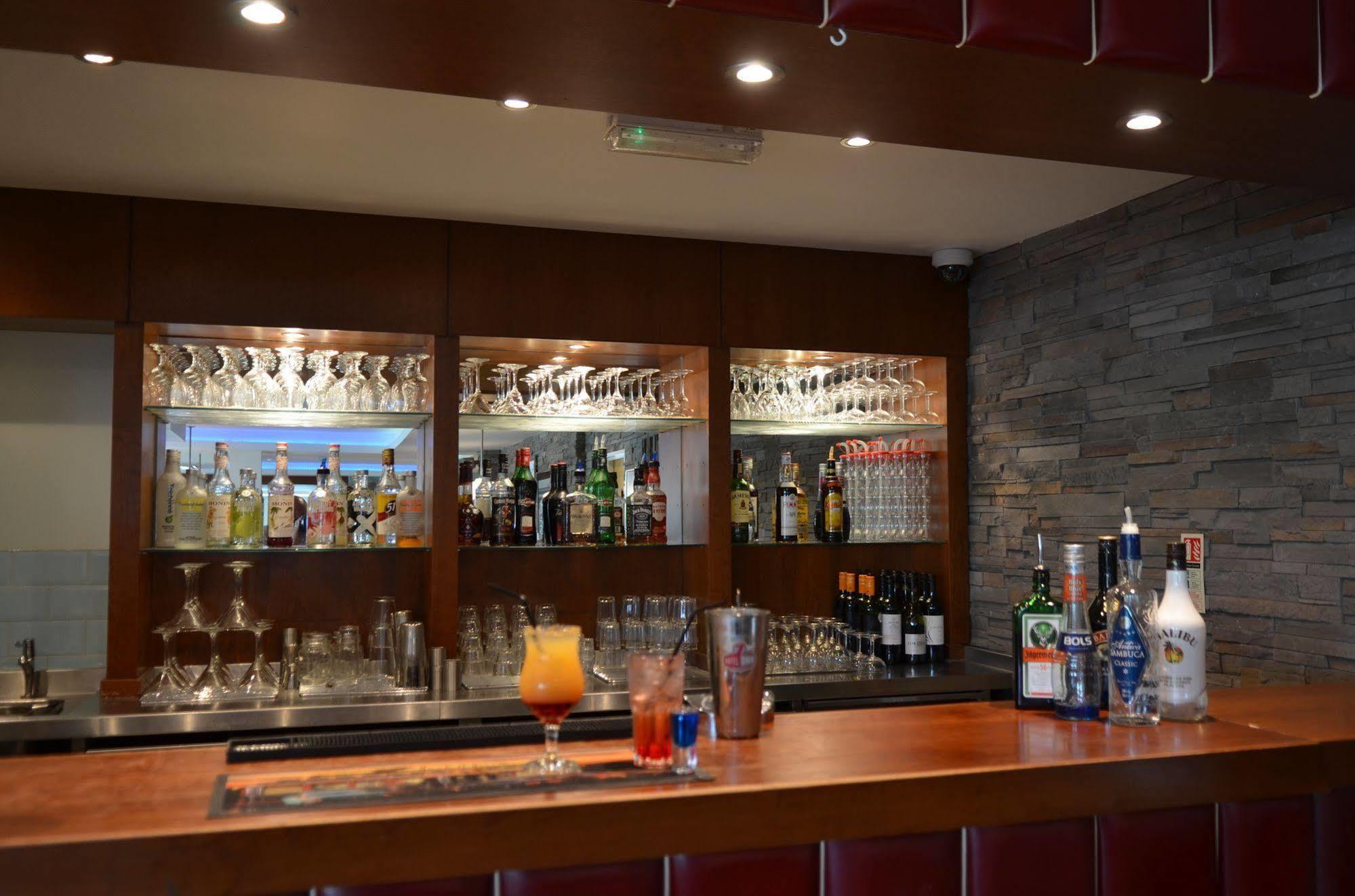 7Hotel Diner Halstead  Екстериор снимка