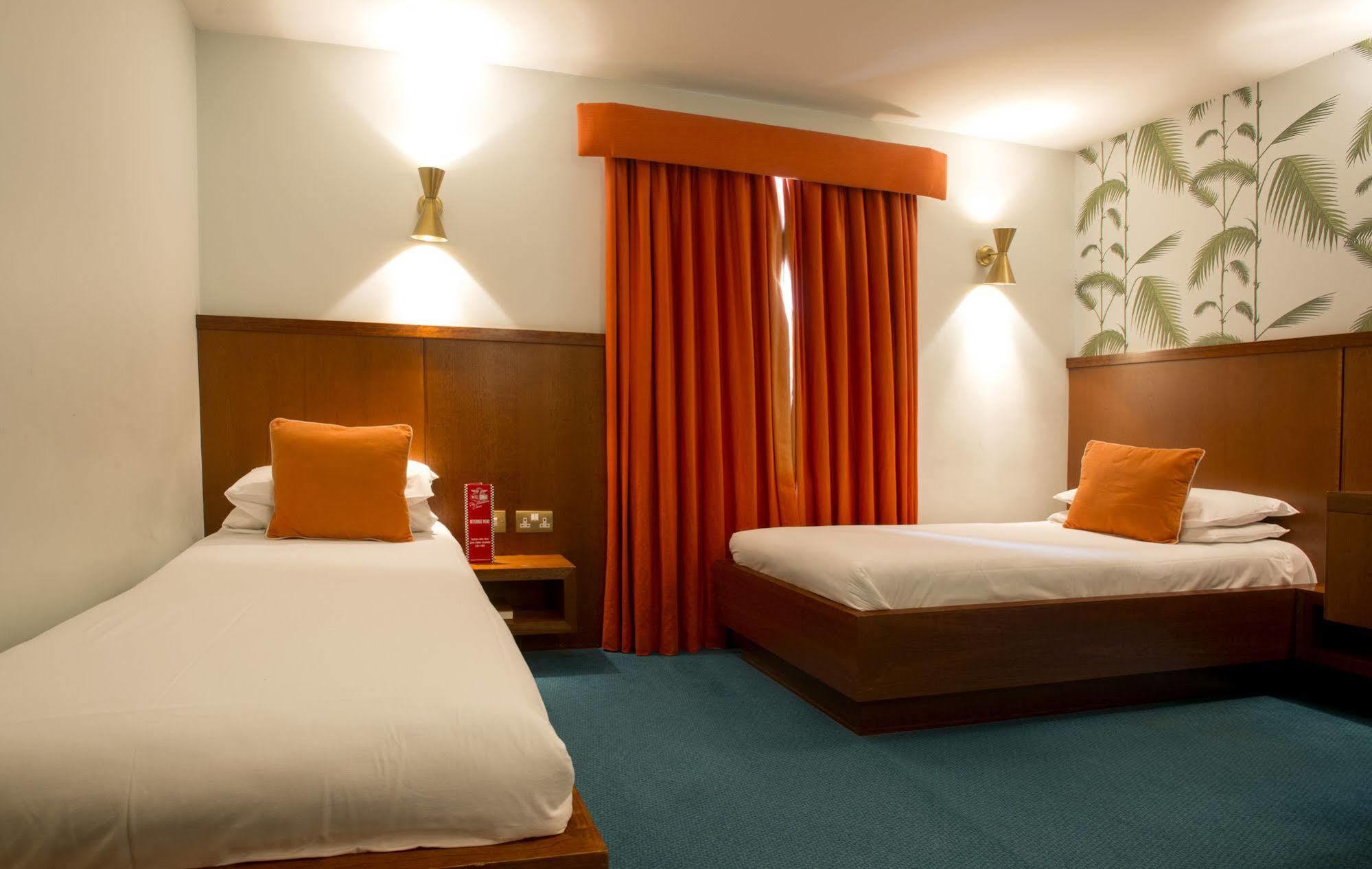 7Hotel Diner Halstead  Екстериор снимка