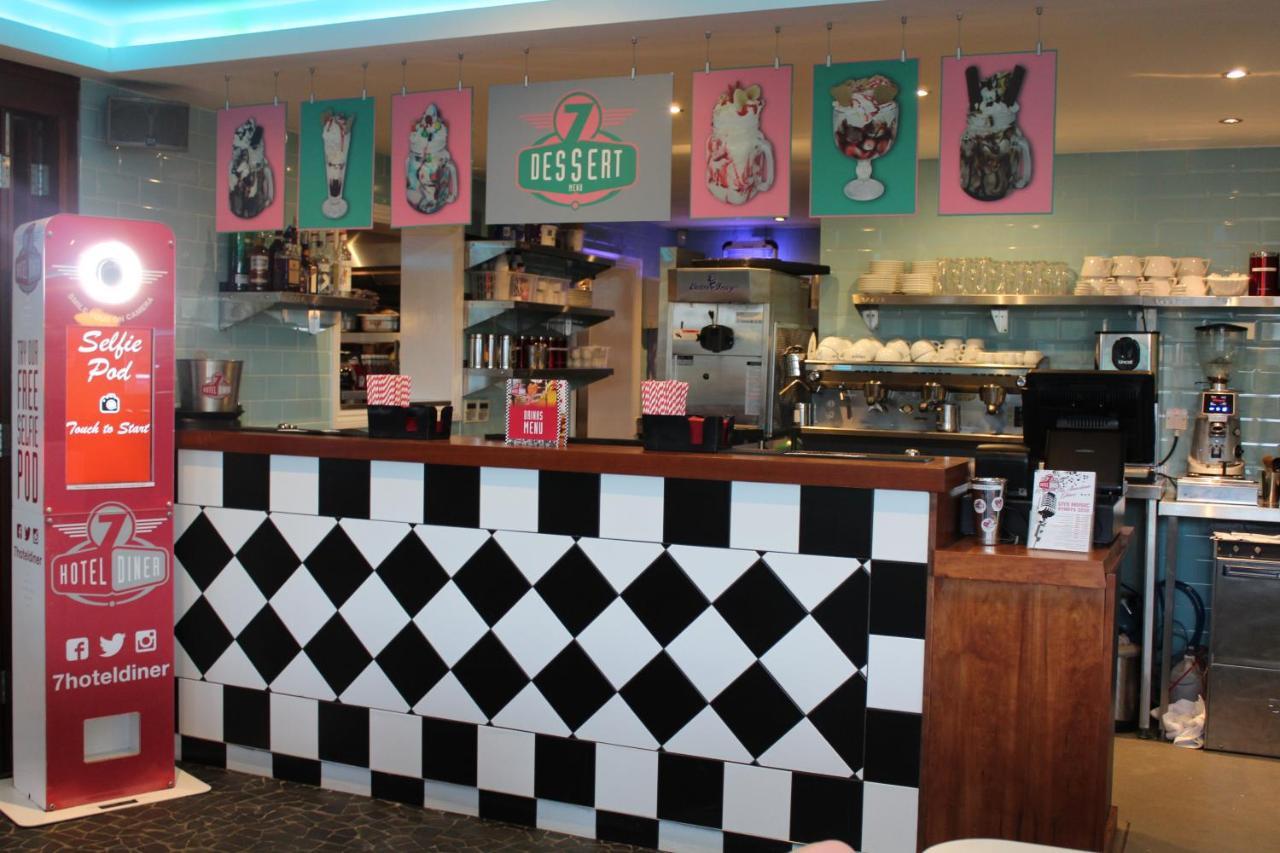 7Hotel Diner Halstead  Екстериор снимка
